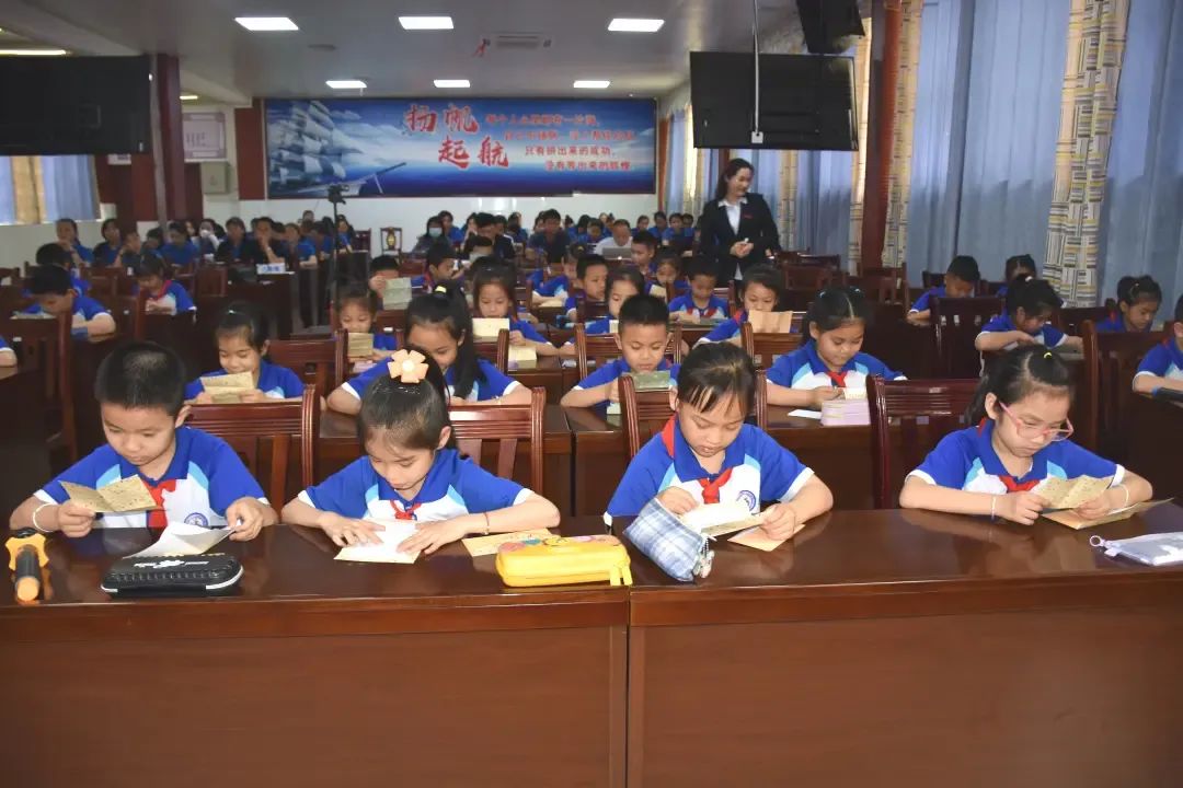 校际交流研教学 携手共进谱新篇——教育交流帮扶指导活动 - 深圳实验学校