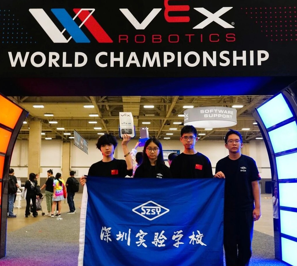 校旗升起的时刻